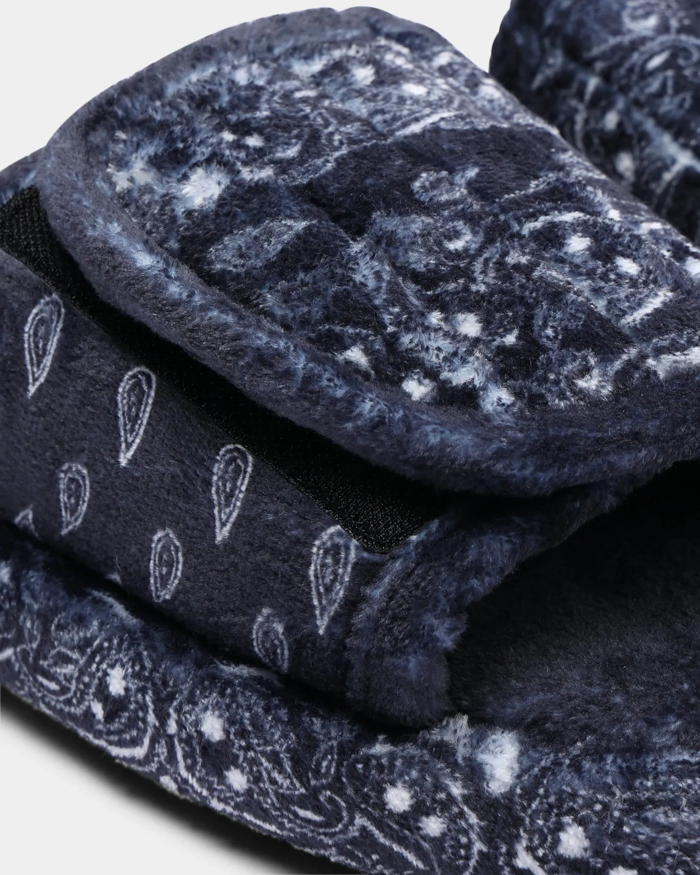 Goat Crew Velcro Paisley Bandana Slipper Navy/White