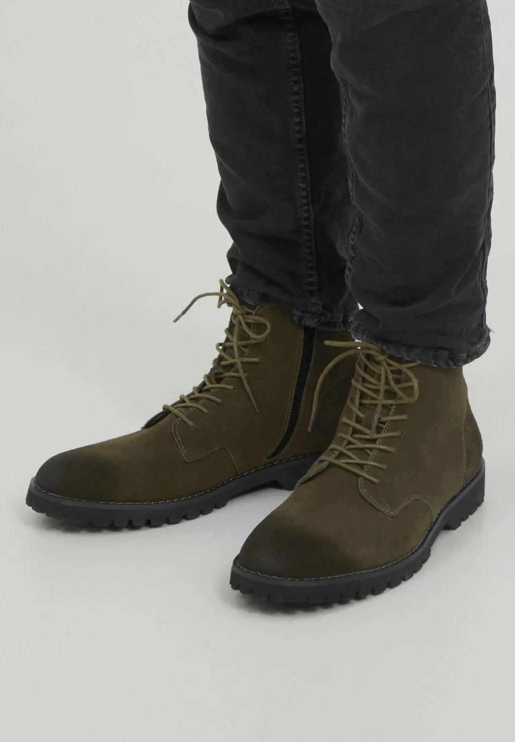 Lace-up boots in dark green Blend