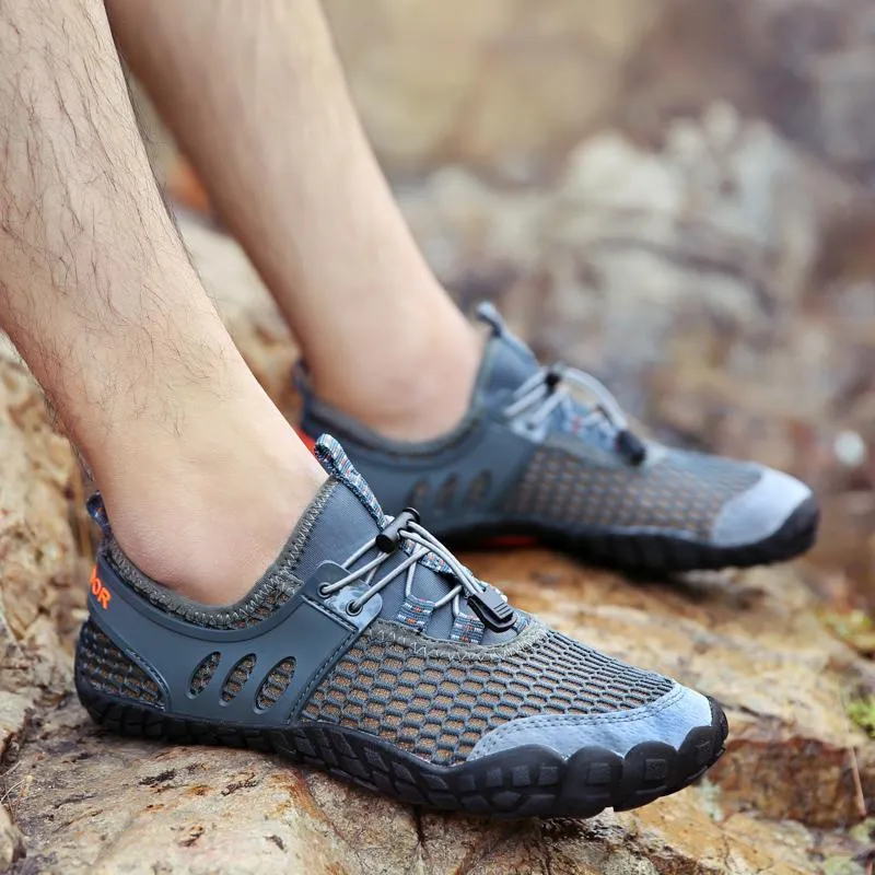 Men's Summer Breathable Mesh Fabrics Quick Drying Water Fitness Sneakers