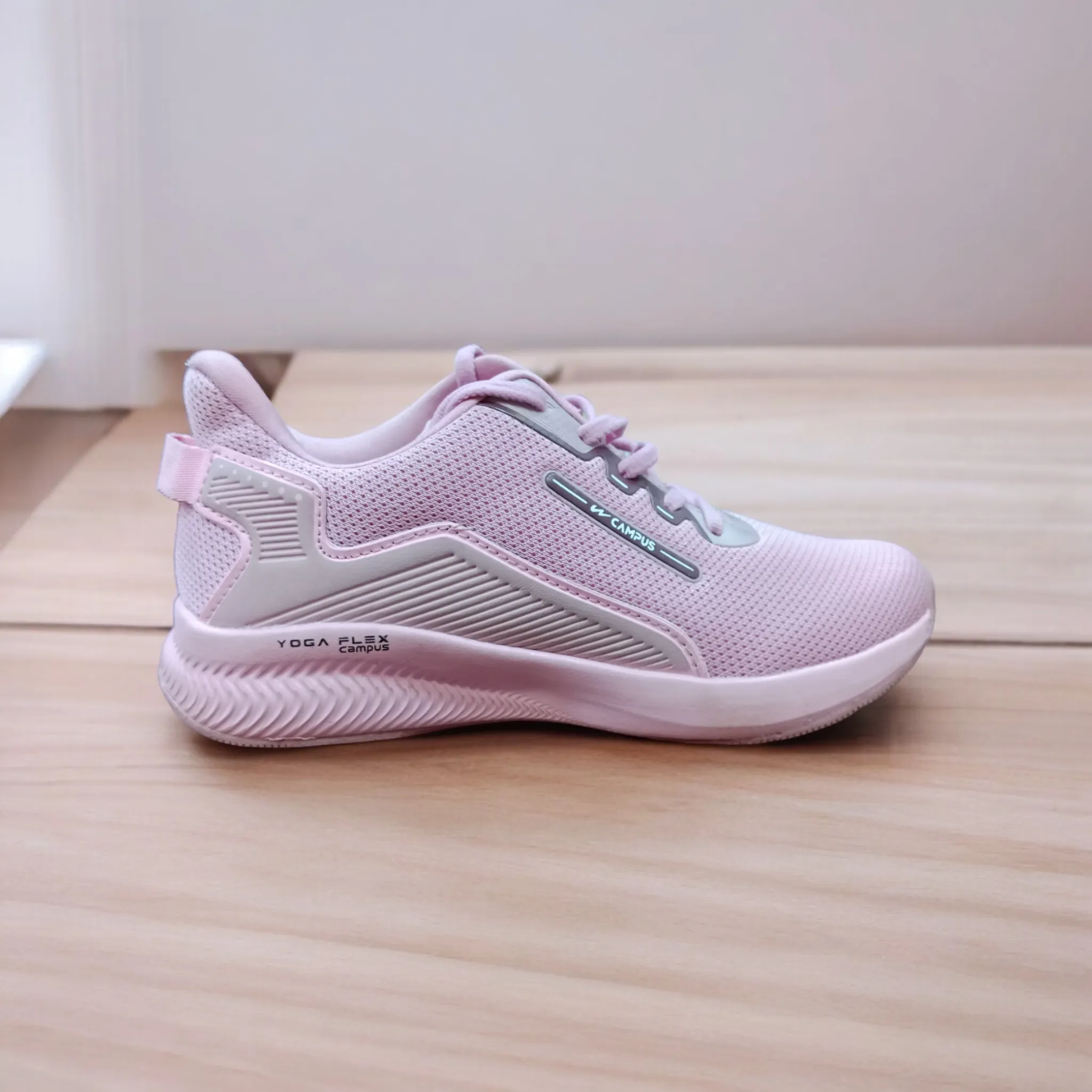 Women sports shoes article-bubble